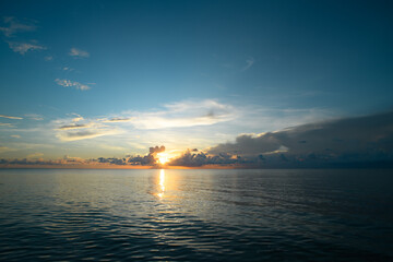 上海一医生跟腱断裂4天后绑支具站着做两台手术是怎么回事？