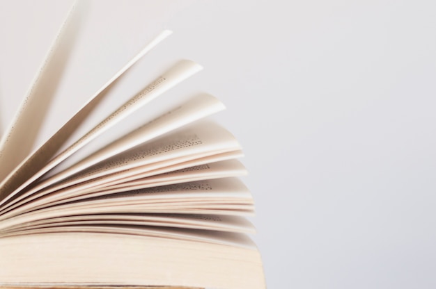 安全《小心地滑》在早教有什么特点